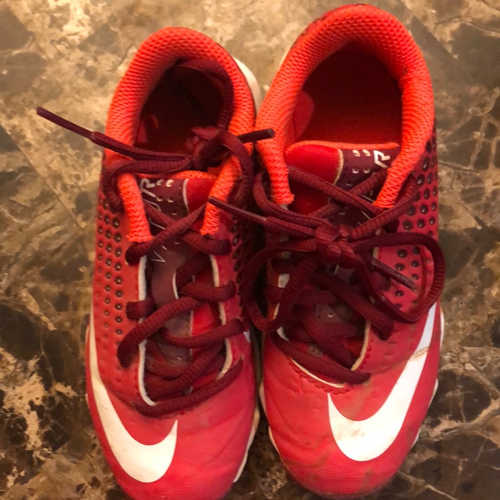 Baseball shoes